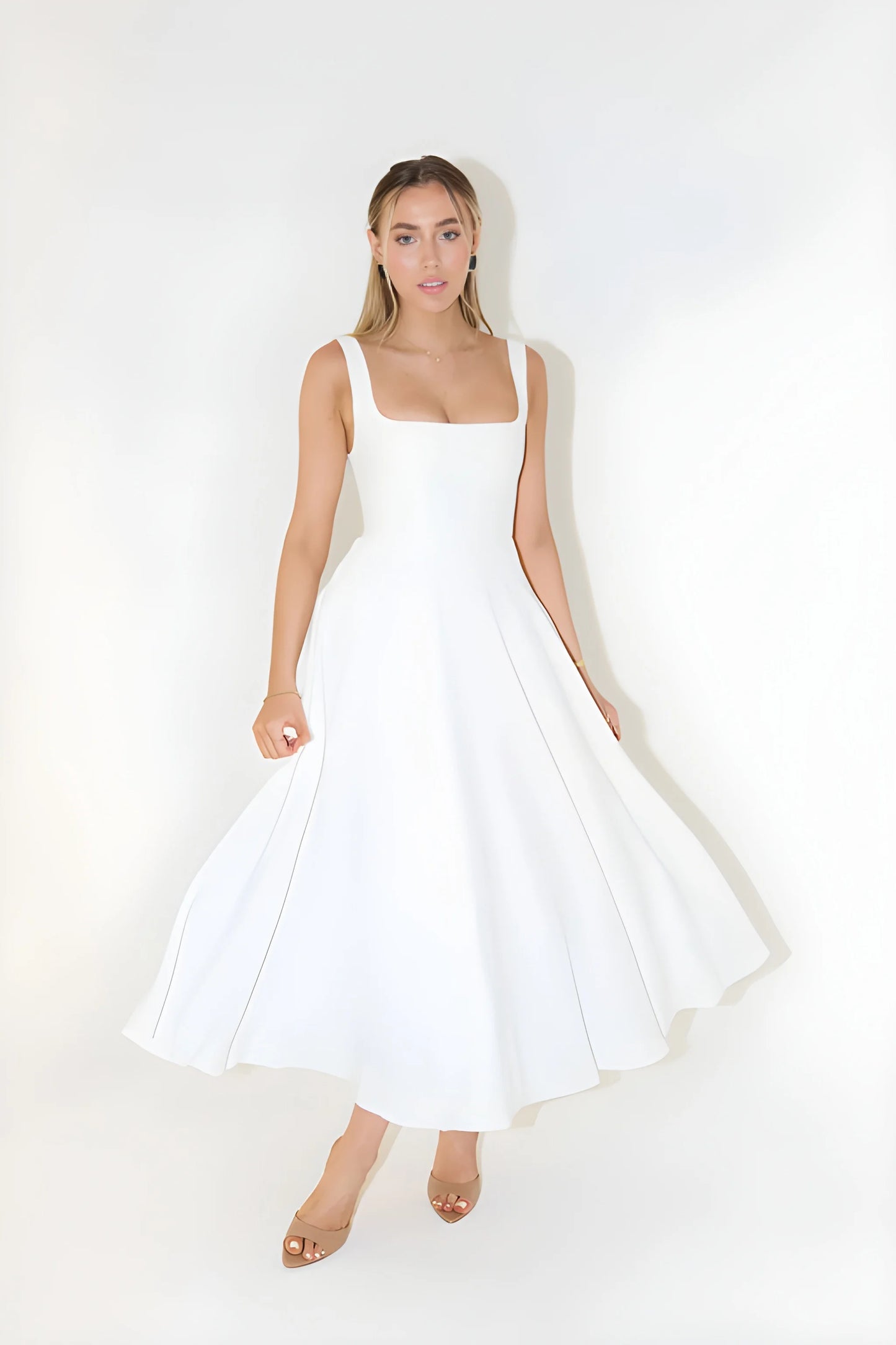 Vestido de invitada de boda midi elegante clásico con escote cuadrado y tirantes