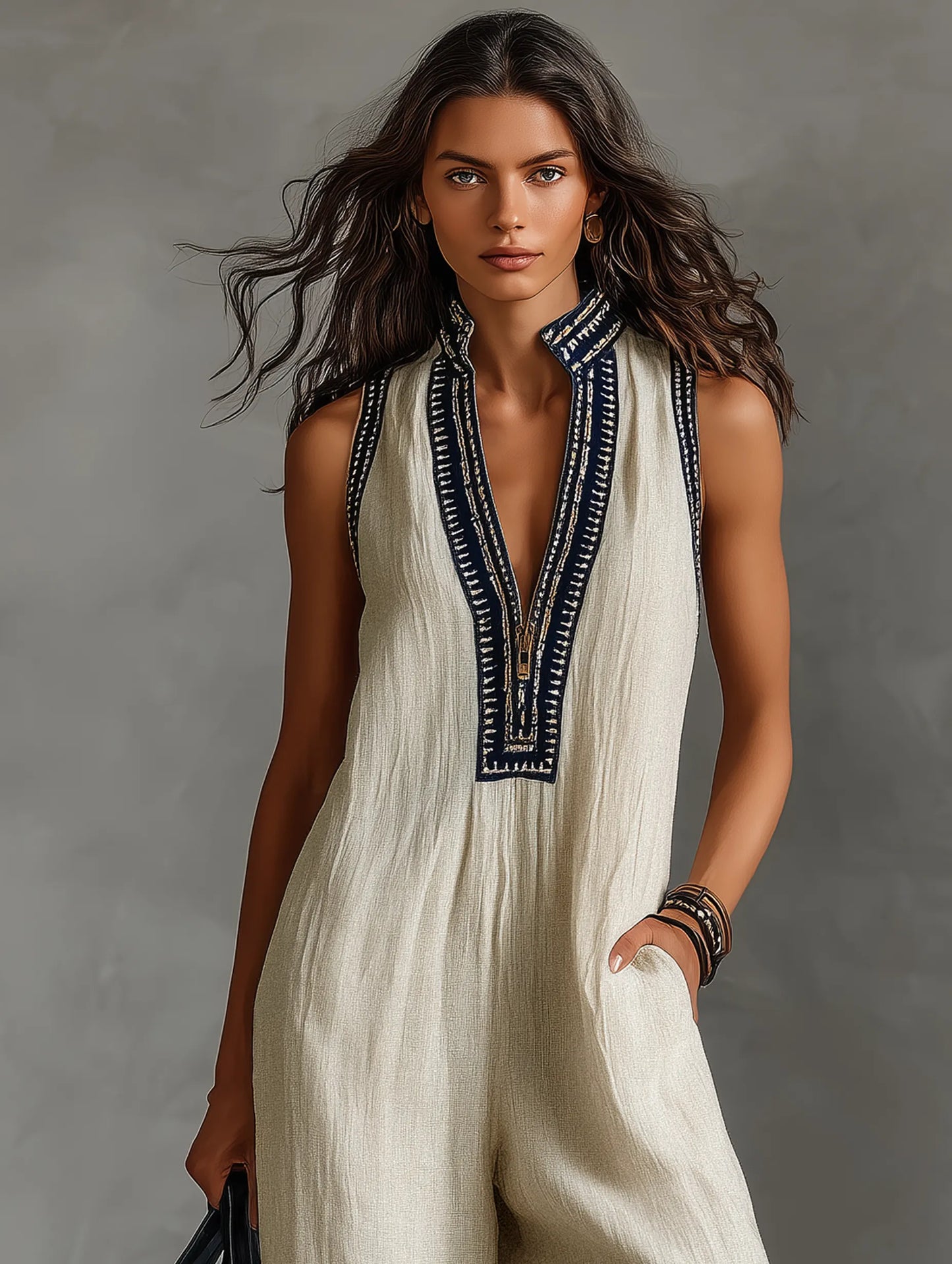 Mono de Mujer Elegante Fluido con Cuello Halter y Cremallera