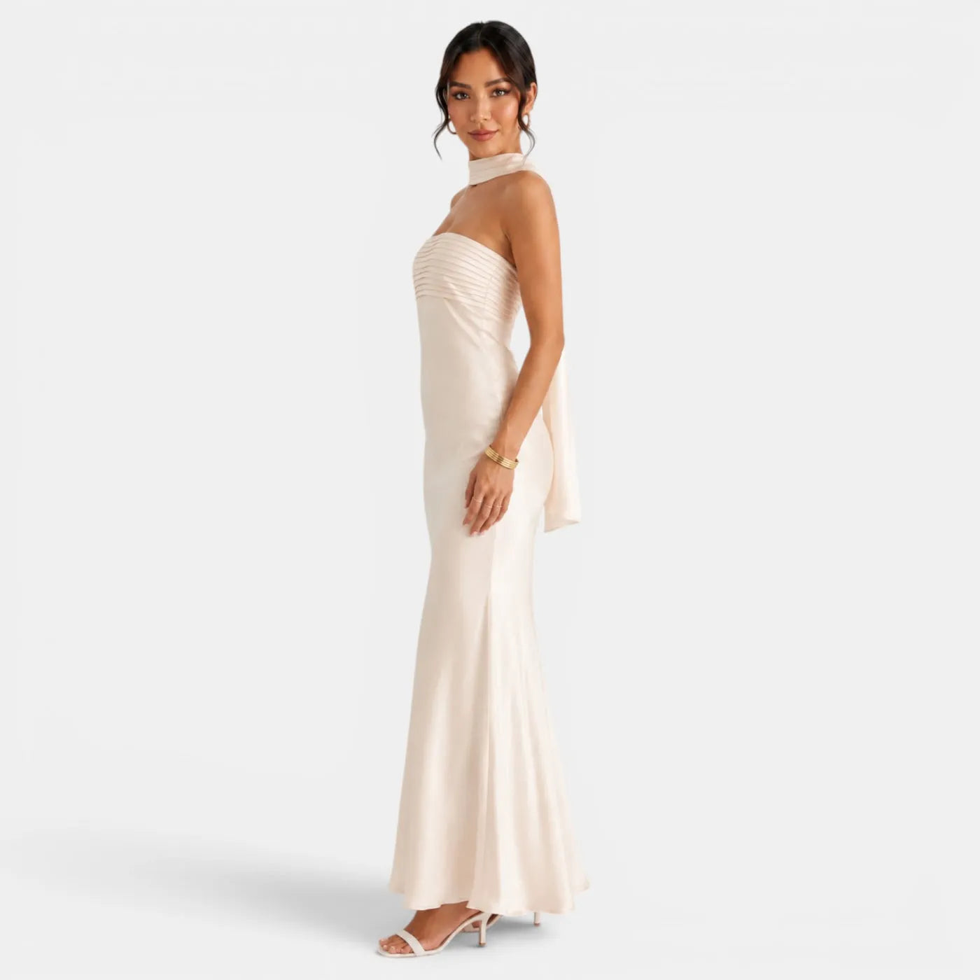 Vestido de Invitada de Boda Largo Elegante con Plisado y Cuello Halter