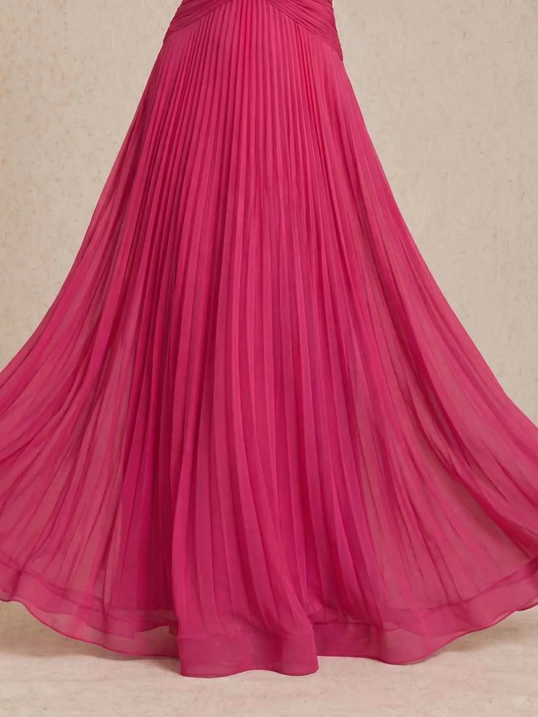 Vestido de Invitada de Boda Largo Fluido Elegante con Diseño Plisado