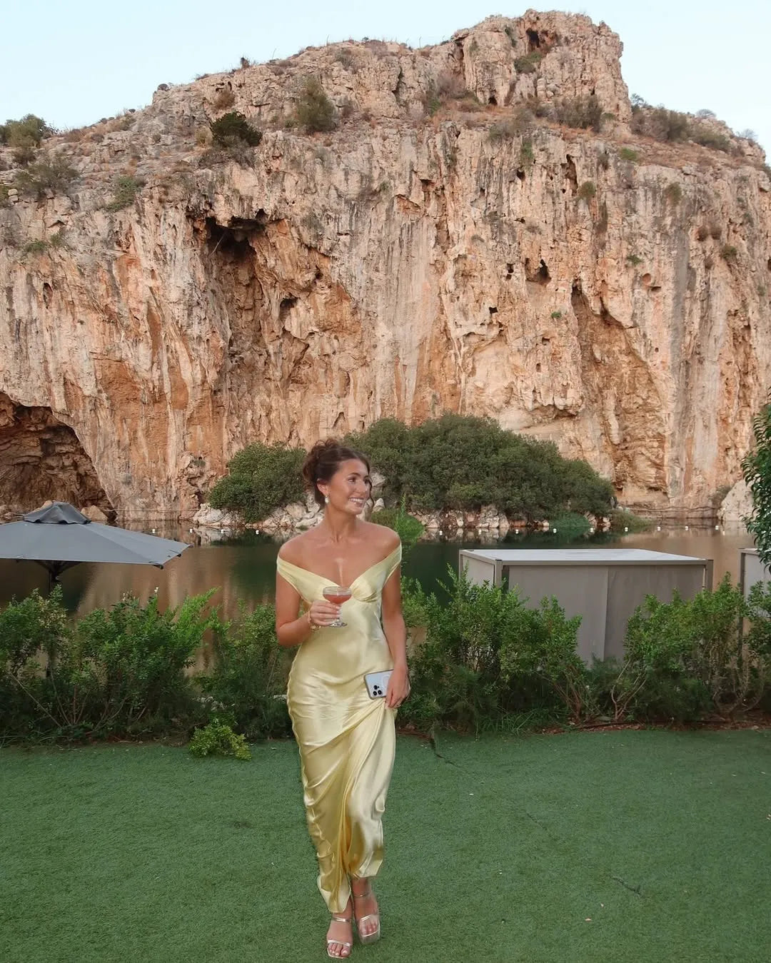 Vestido de Invitada de Boda Largo Moderno Elegante con Hombros Descubiertos