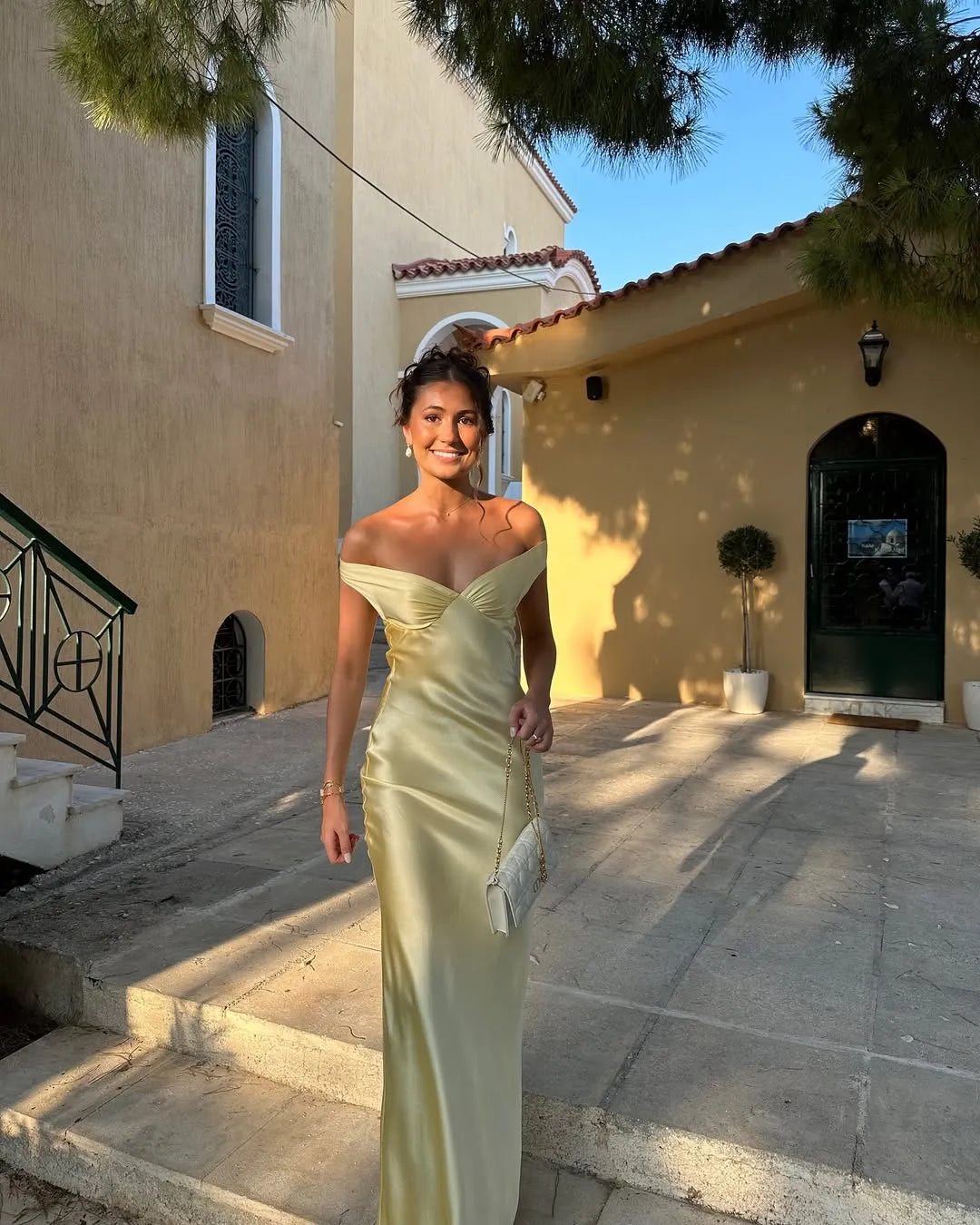 Vestido de Invitada de Boda Largo Moderno Elegante con Hombros Descubiertos