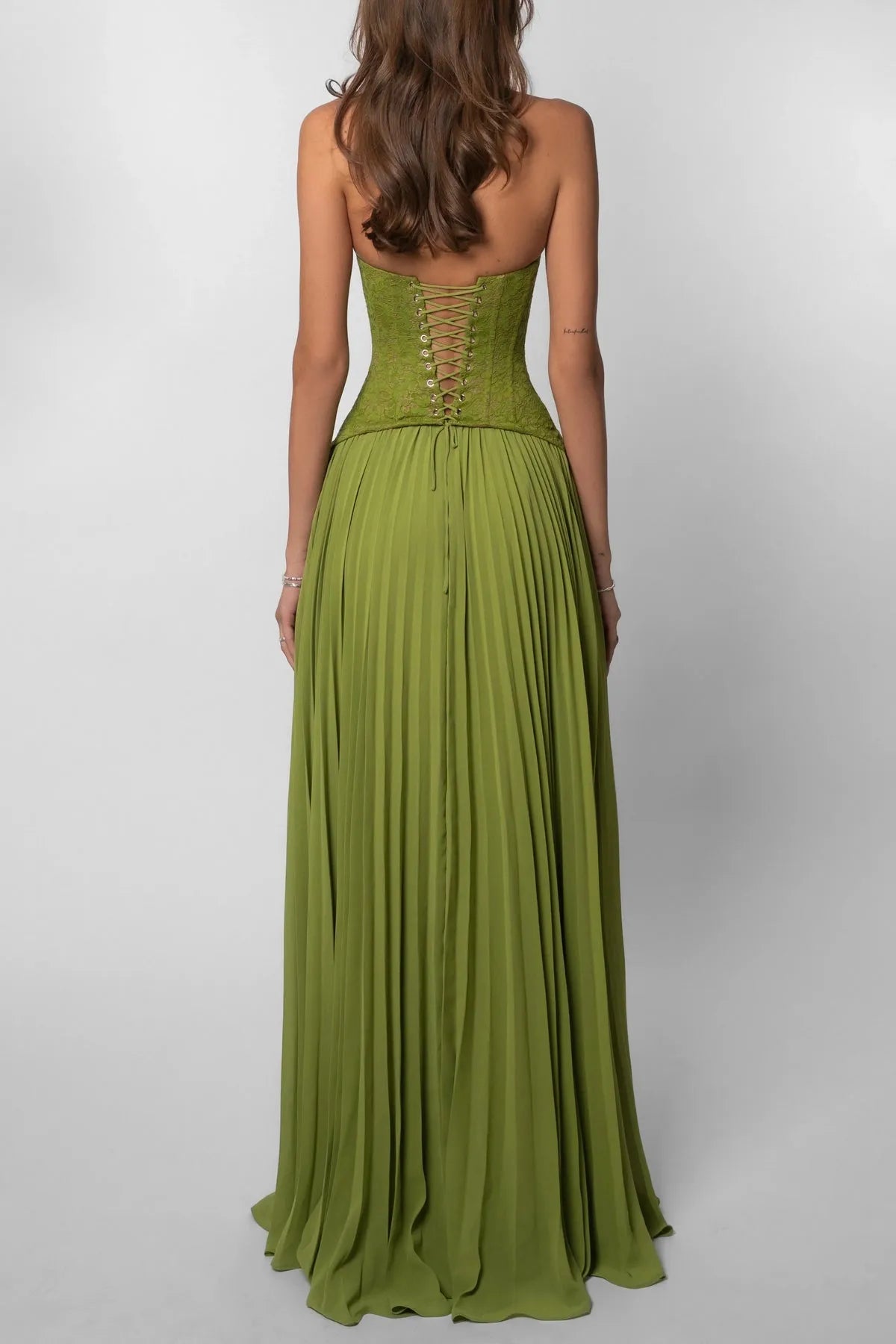 Vestido de Invitada de Boda Largo Verde Elegante con Diseño Plisado