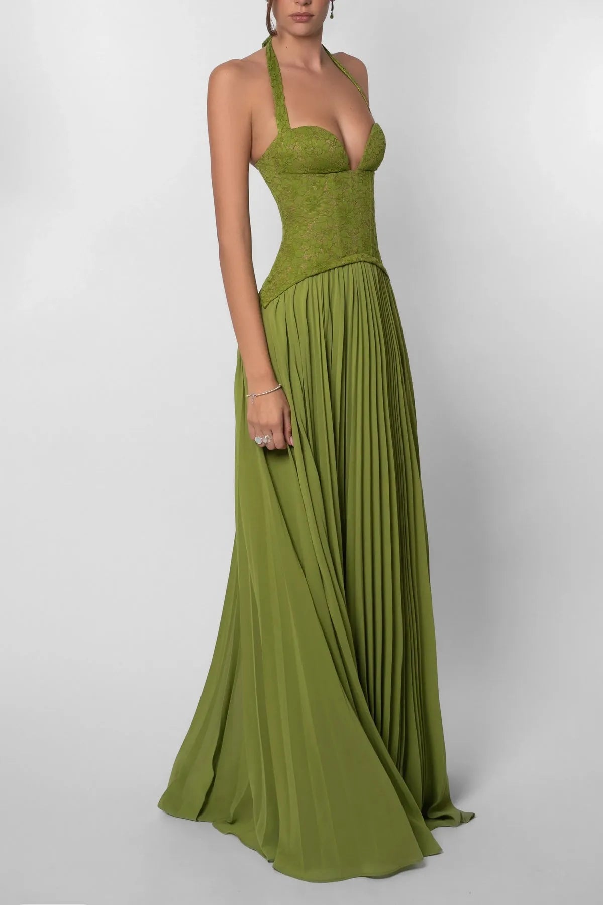 Vestido de Invitada de Boda Largo Verde Elegante con Diseño Plisado