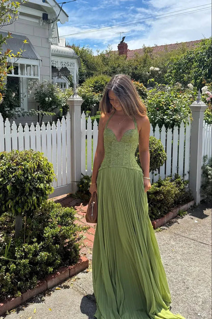 Vestido de Invitada de Boda Largo Verde Elegante con Diseño Plisado
