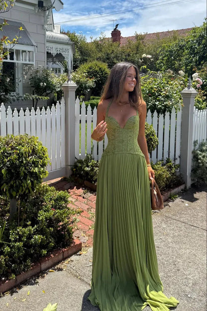 Vestido de Invitada de Boda Largo Verde Elegante con Diseño Plisado