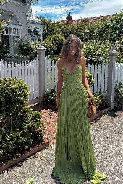 Vestido de Invitada de Boda Largo Verde Elegante con Diseño Plisado