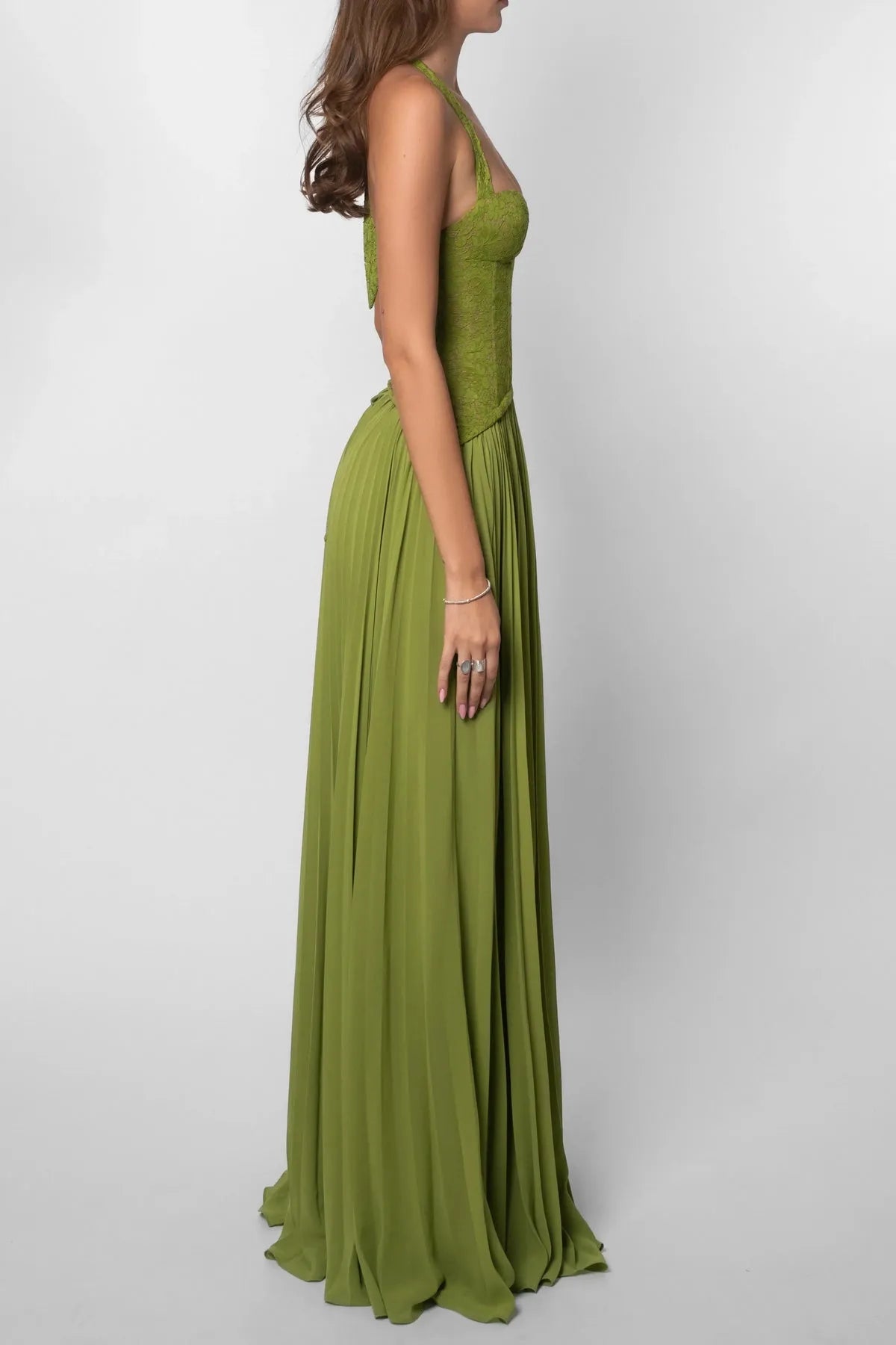 Vestido de Invitada de Boda Largo Verde Elegante con Diseño Plisado