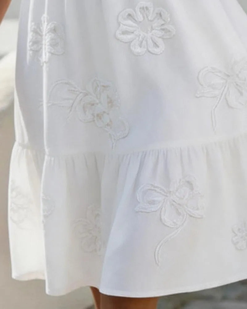 Vestido de Verano Corto Blanco Elegante con Manga Abullonada y Volantes