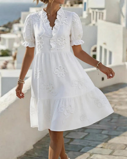 Vestido de Verano Corto Blanco Elegante con Manga Abullonada y Volantes