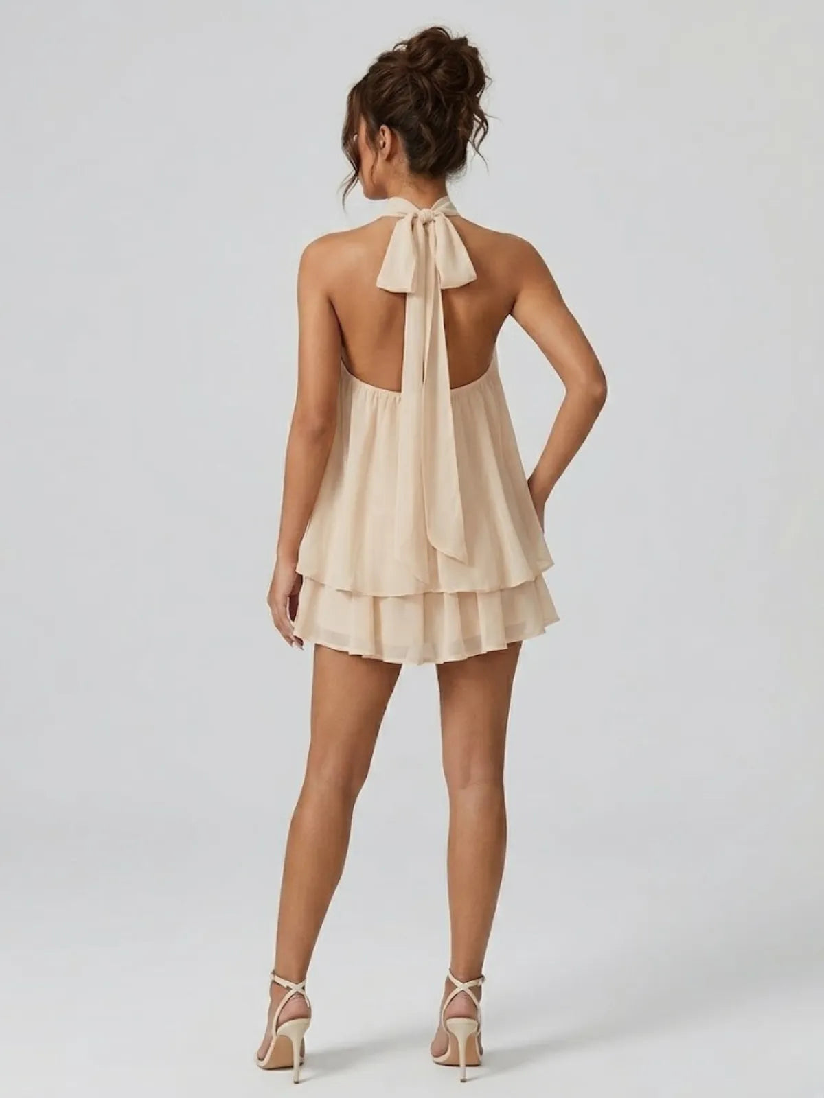 Vestido de Verano Corto Elegante con Cuello Halter y Volantes
