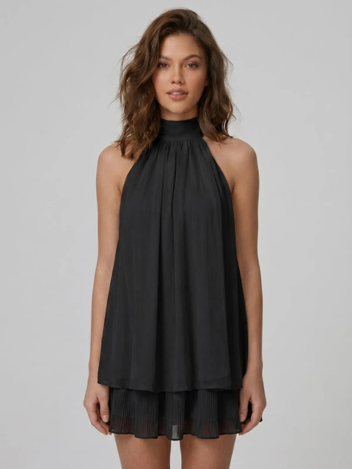Vestido de Verano Corto Elegante con Cuello Halter y Volantes