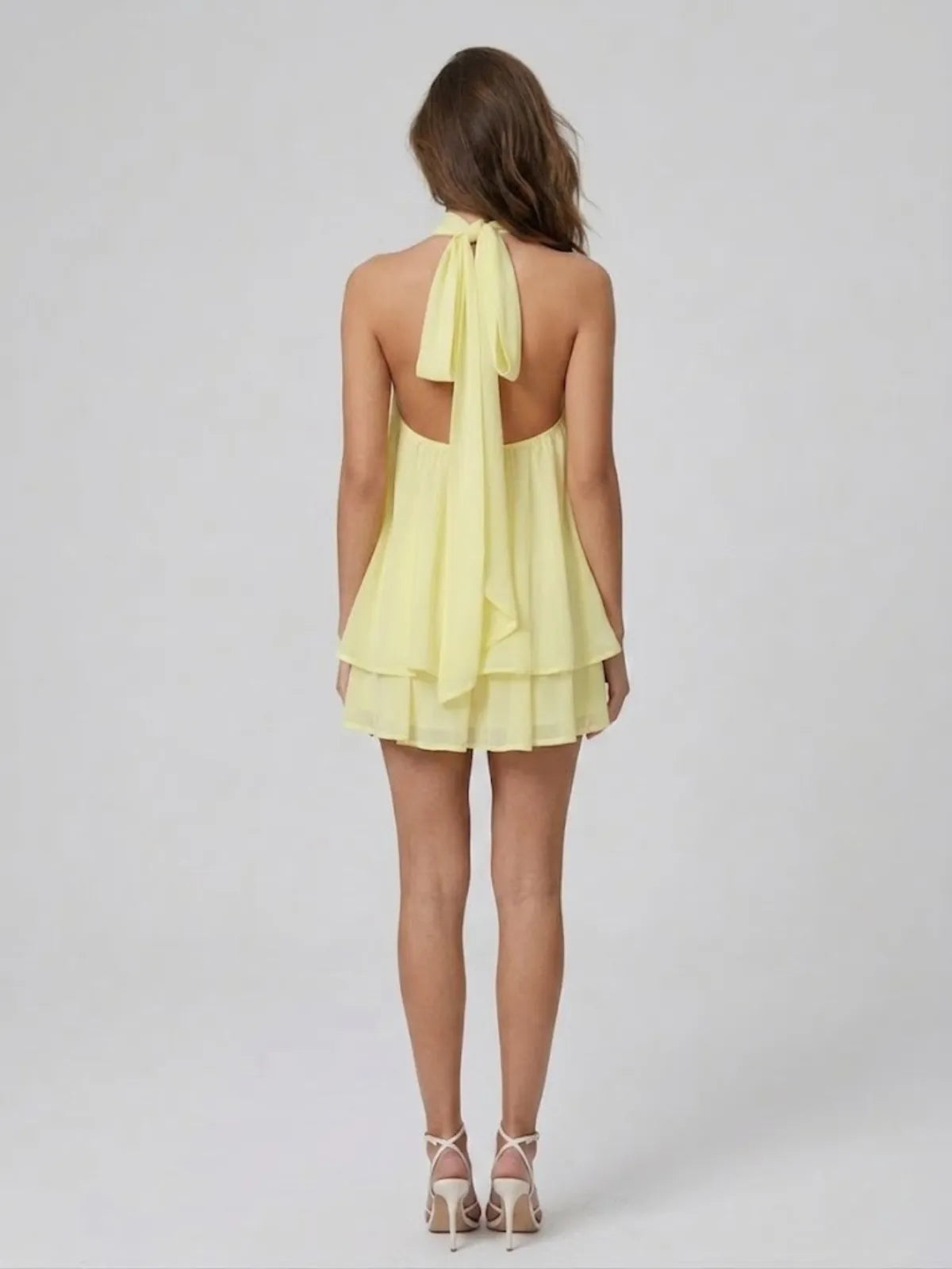 Vestido de Verano Corto Elegante con Cuello Halter y Volantes
