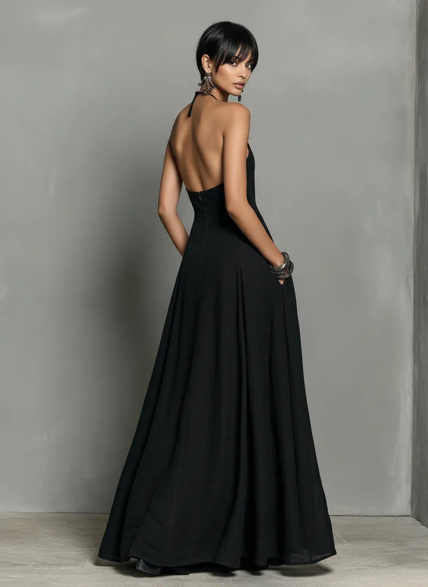 Vestido de Verano Largo Minimalista con Cuello Halter y Espalda Descubierta