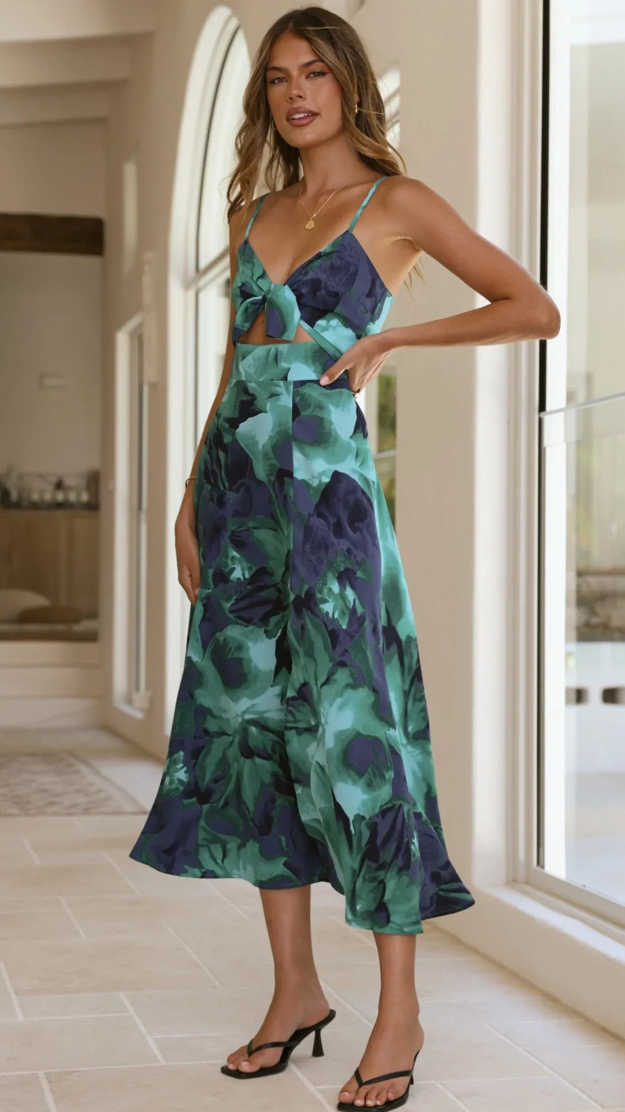 Vestido de Verano Midi Floral Tirantes con Cut Out