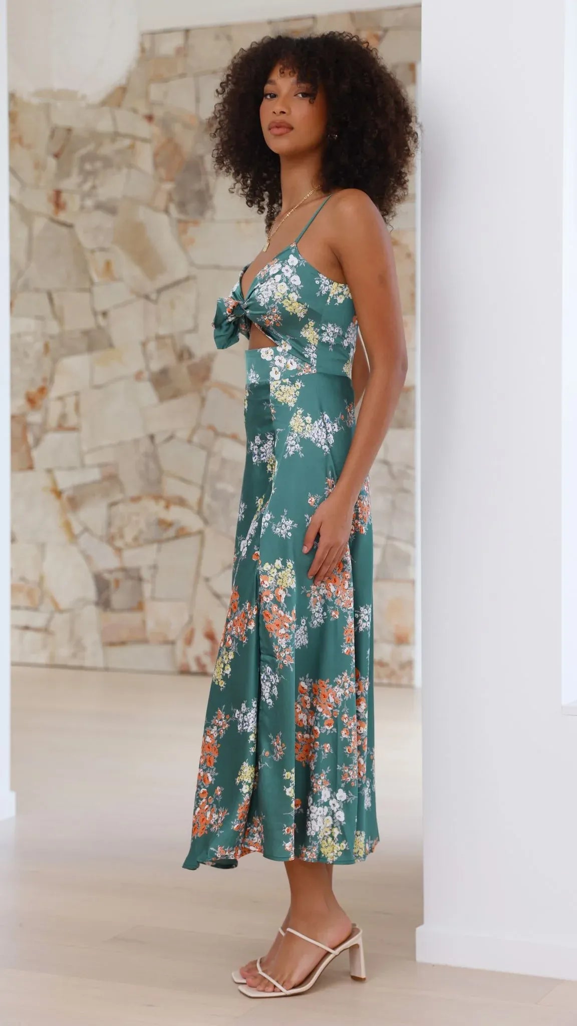 Vestido de Verano Midi Floral Tirantes con Cut Out