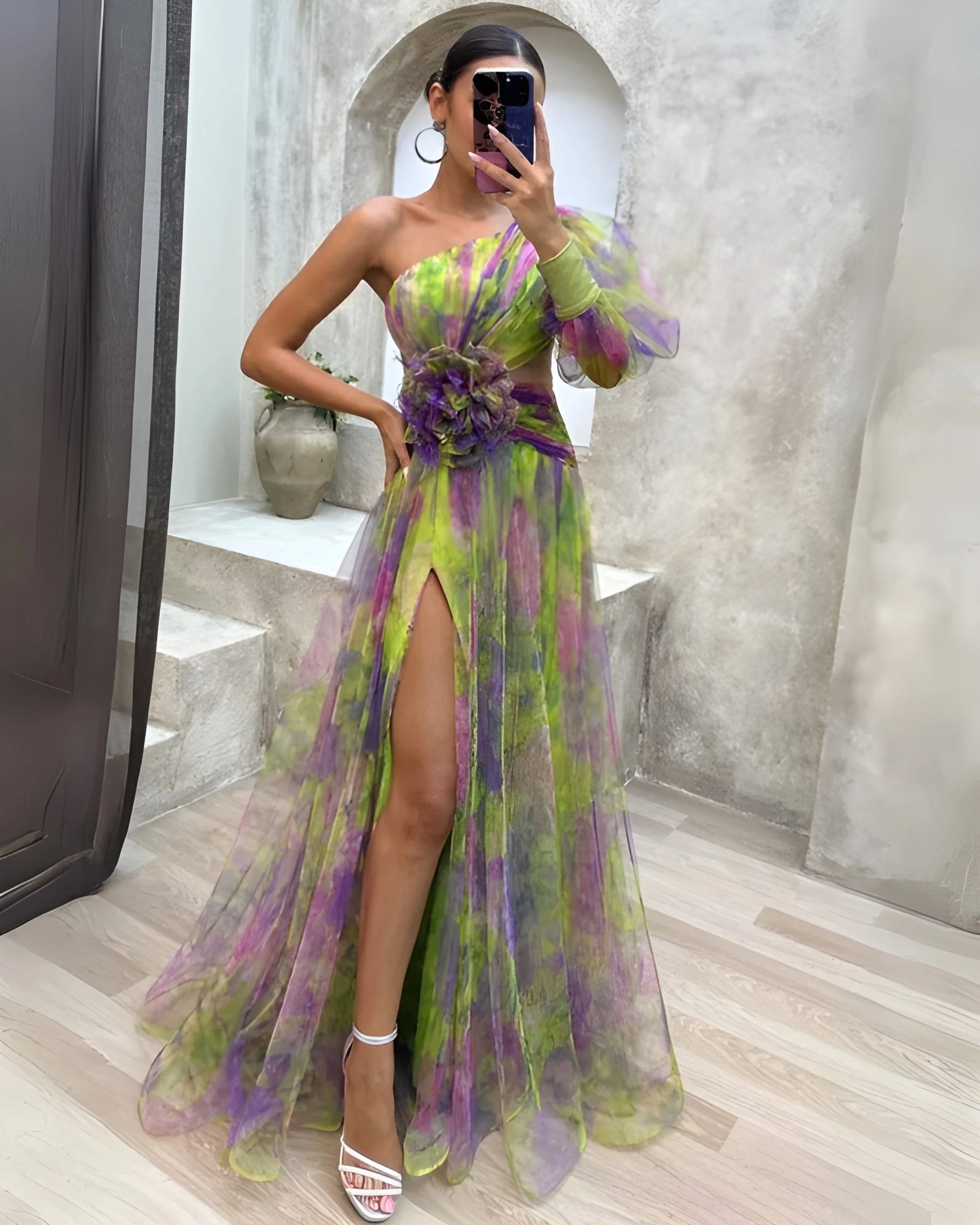 Vestido de invitada de boda largo elegante romántico con tirantes y plisado