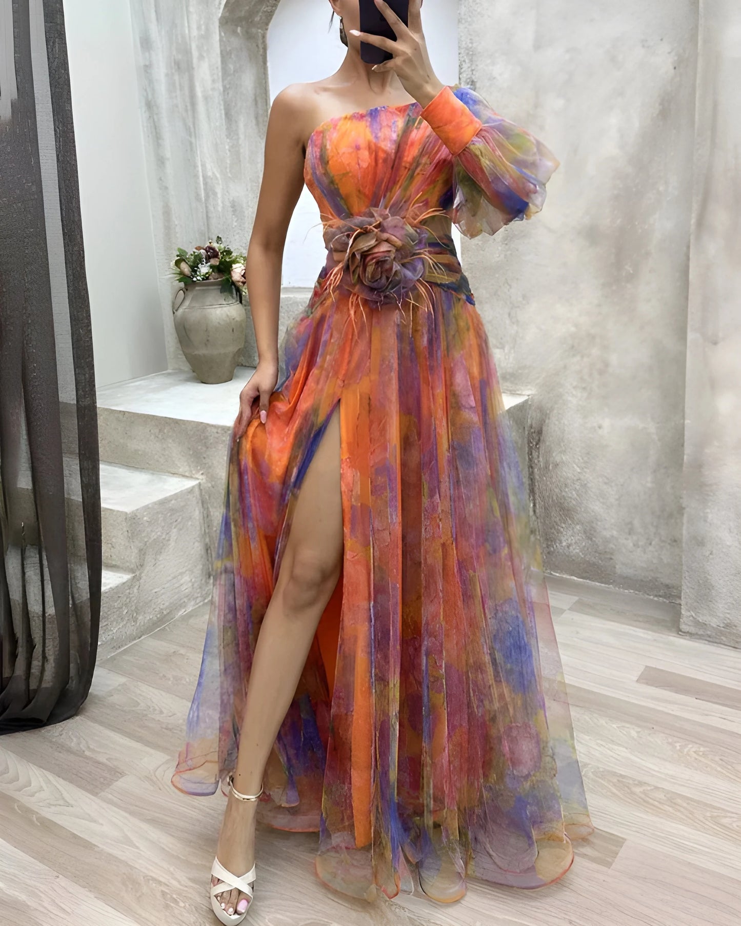 Vestido de invitada de boda largo elegante romántico con tirantes y plisado