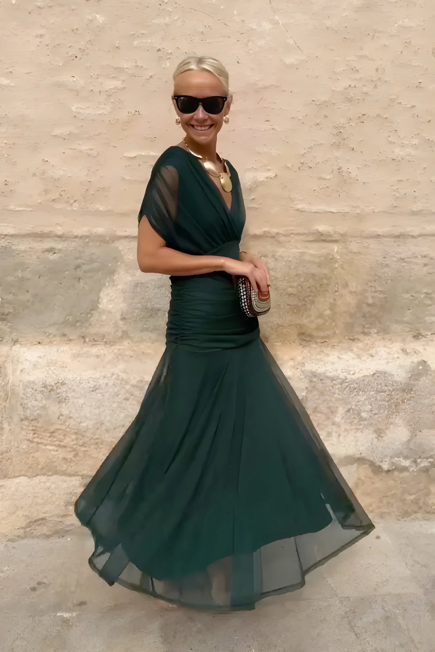 Vestido de invitada de boda largo elegante casual con hombros descubiertos