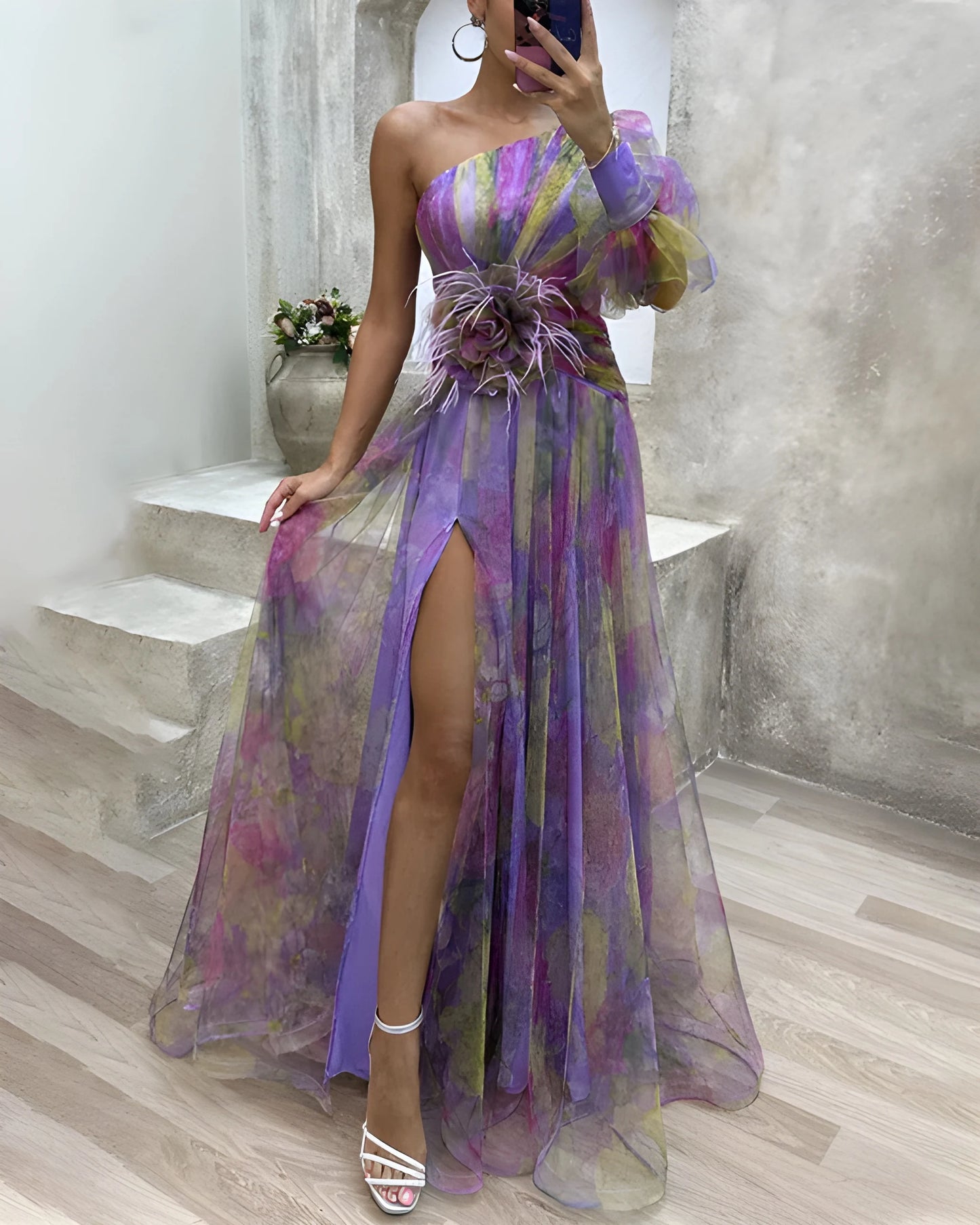Vestido de invitada de boda largo elegante romántico con tirantes y plisado